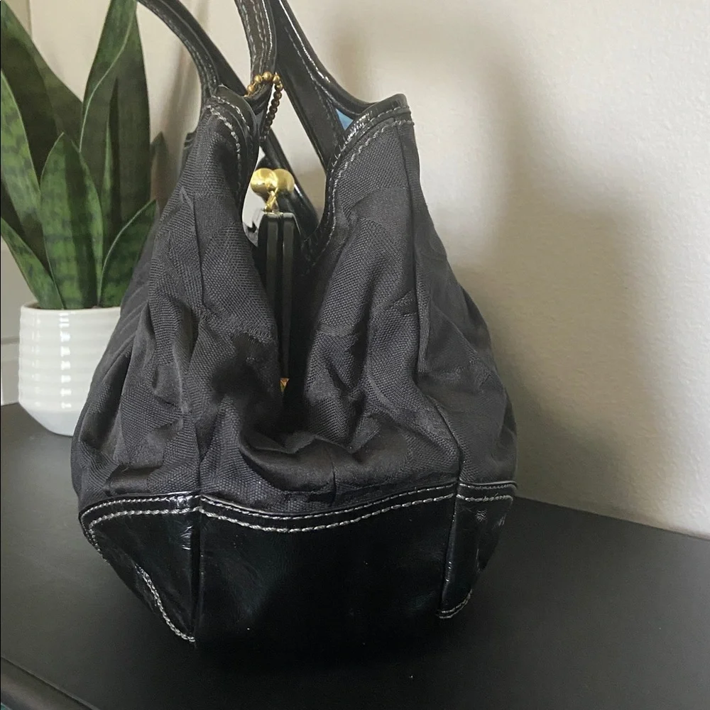 Pristine COACH Classic Black Signature Canvas Ergo Bag with Kiss-lock closure - Picture 6 of 15